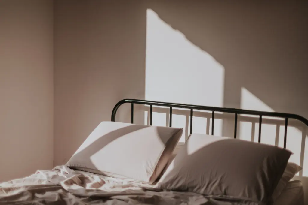 Deux oreillers à mémoire de forme propres : astuces pour nettoyer un oreiller à mémoire de forme