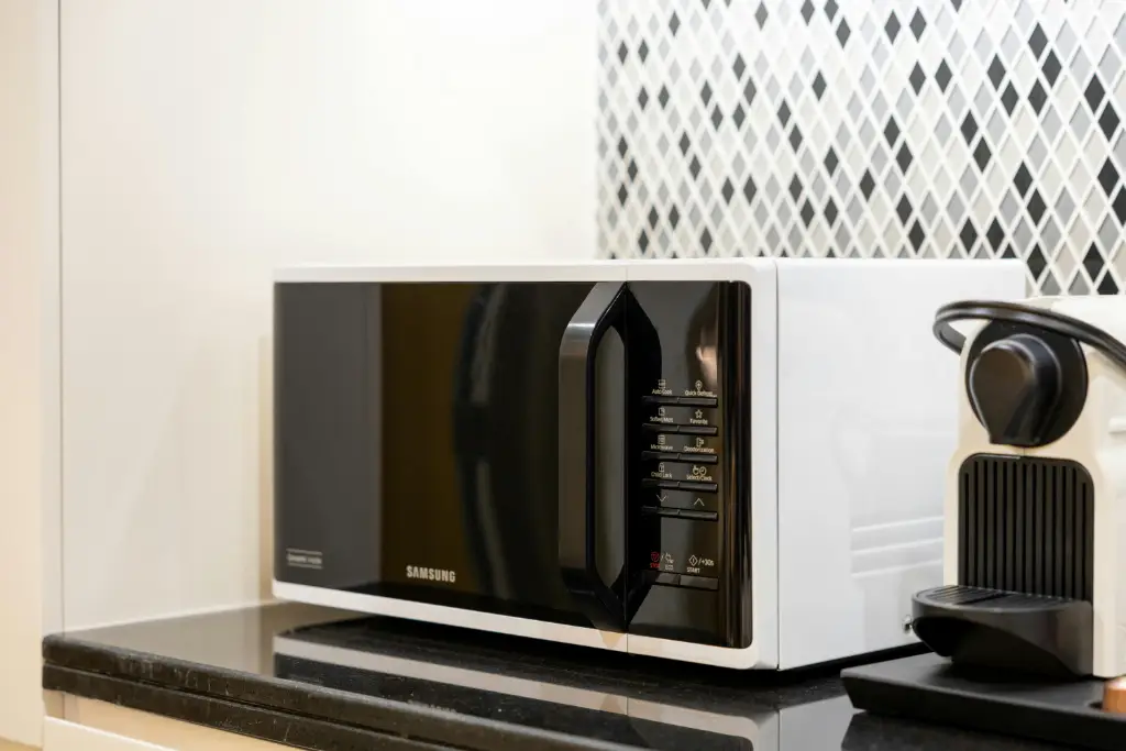 Micro-onde propre et nettoyé