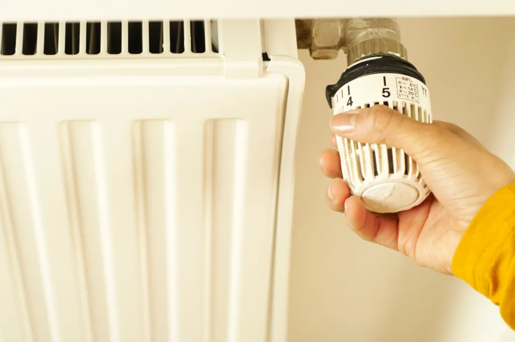 Radiateur qui ne chauffe pas : robinet thermostatique d'un radiateur hydraulique
